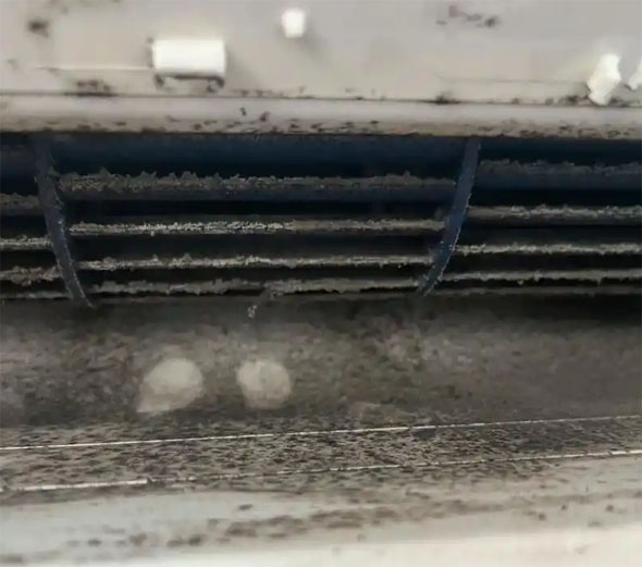 壤塘空调吹的风有股烧焦味是怎么回事